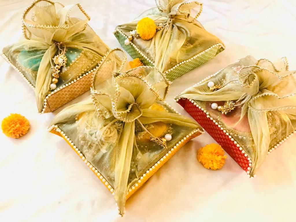 Indian Wedding Trousseau Gift Packing.  Indian gifts packing, Indian  wedding gifts, Wedding gift pack