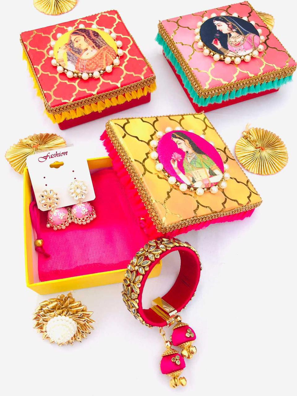 Maharani square box hamper - Image 3