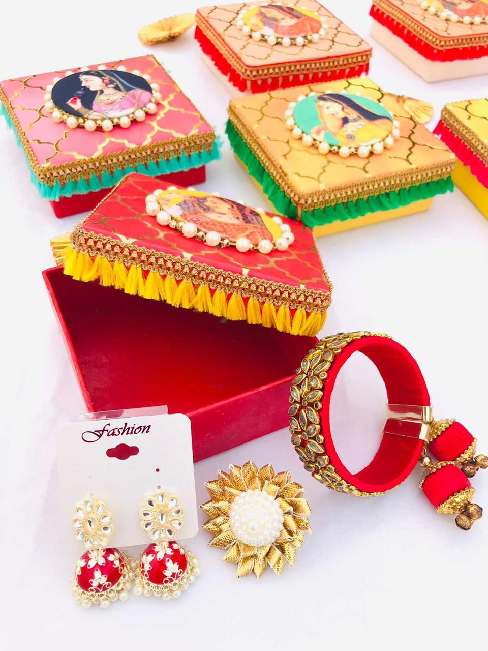 Maharani square box hamper