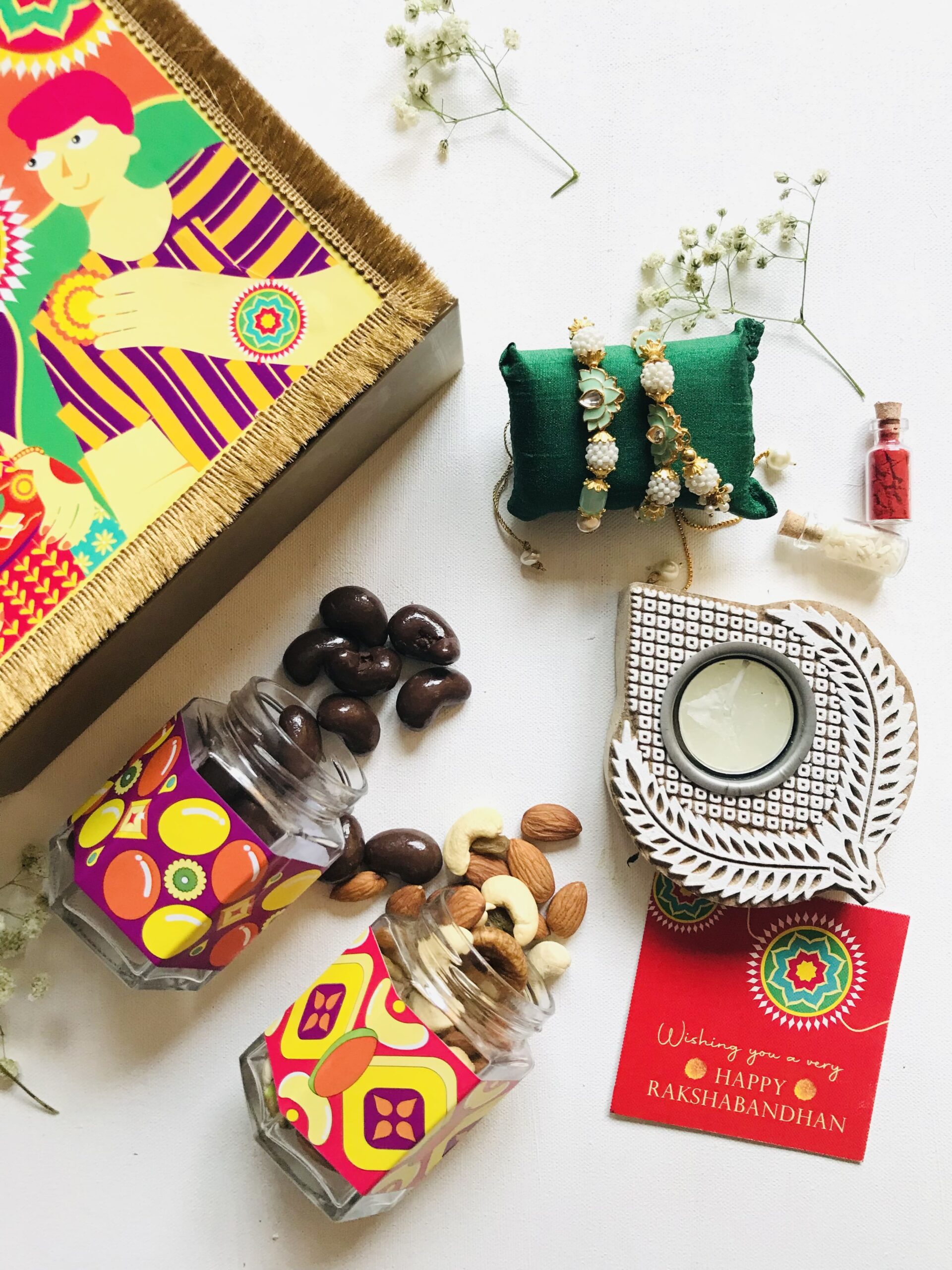 Phoolon ka Taaron Ka Rakhi Boxx