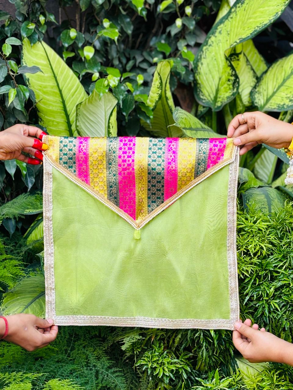 Rang-e-Banaras saree cover - Image 4