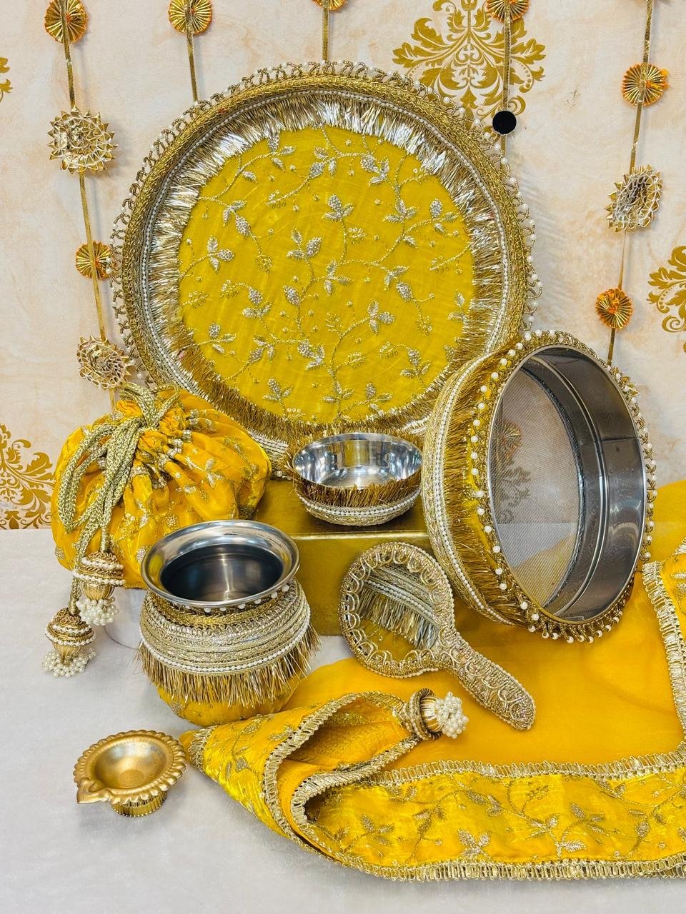 Bahaara Karwacauth set - Image 3