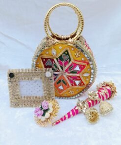 Alternative view of Love Circle Round Bag hampers